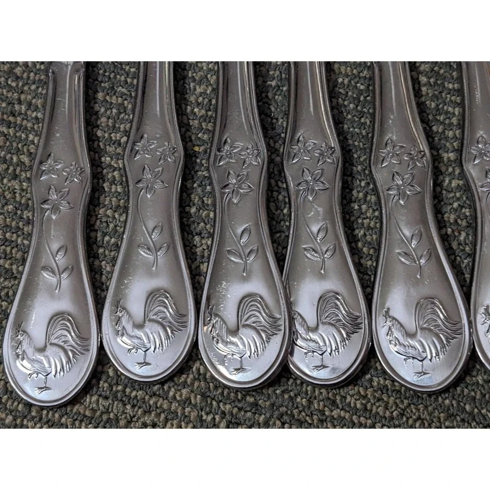 8 Pfaltzgraff DAYBREAK Dinner Knives Glossy Stainless Flatware 9 1/2